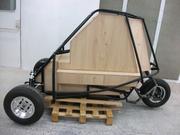Three-quarters_view, wooden boxes inside the frame